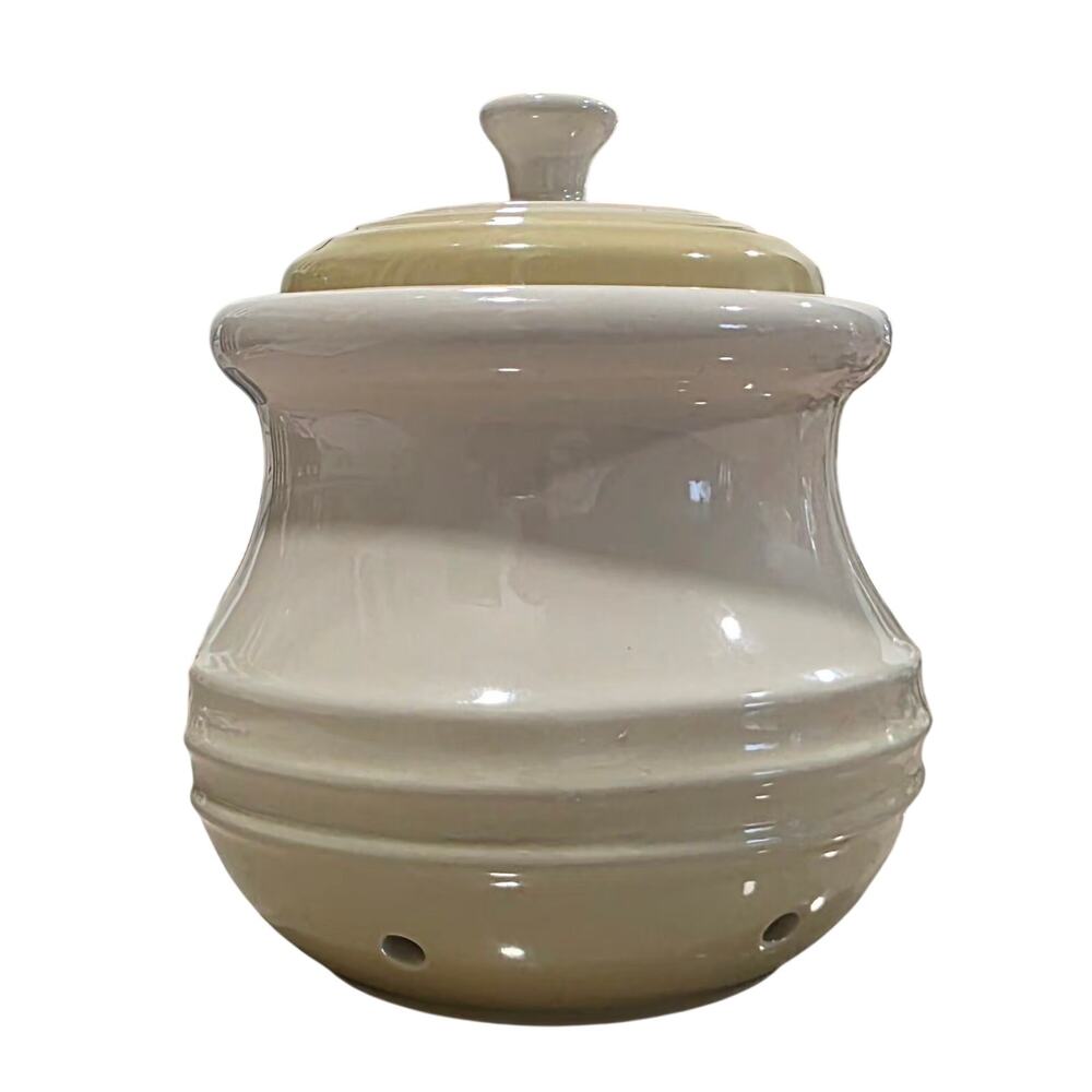 LE CREUSET Garlic Keeper with Lid Dune 14oz/420ML Stoneware - Picture 2 of 7